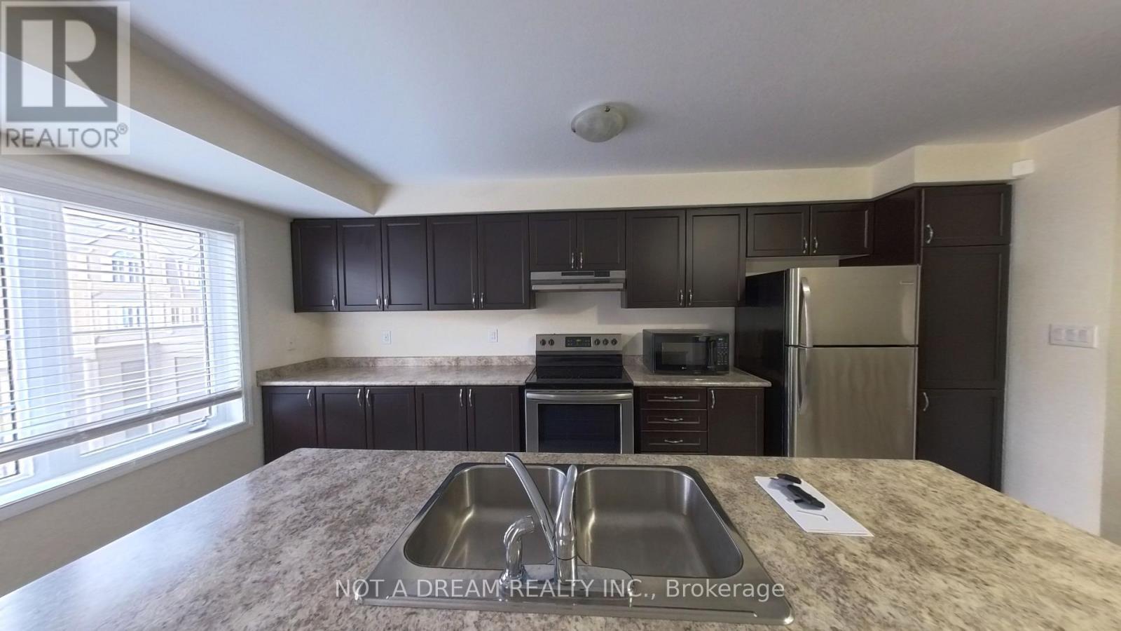 11 Bluegill Crescent, Whitby, ON - Indoor Photo Showing Kitchen With Double Sink