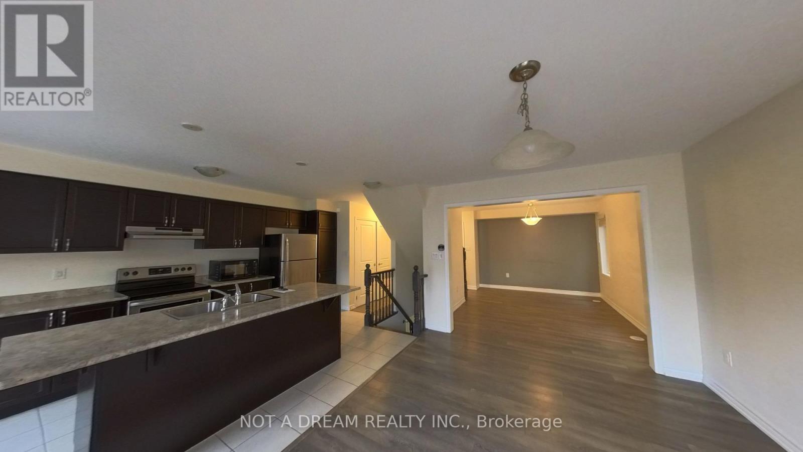 11 Bluegill Crescent, Whitby, ON - Indoor Photo Showing Kitchen With Double Sink