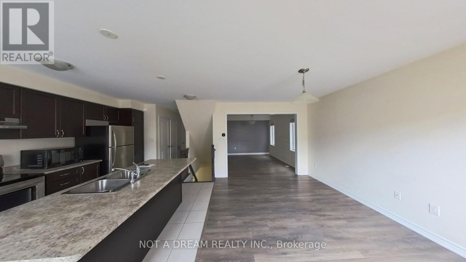 11 Bluegill Crescent, Whitby, ON - Indoor Photo Showing Kitchen With Double Sink