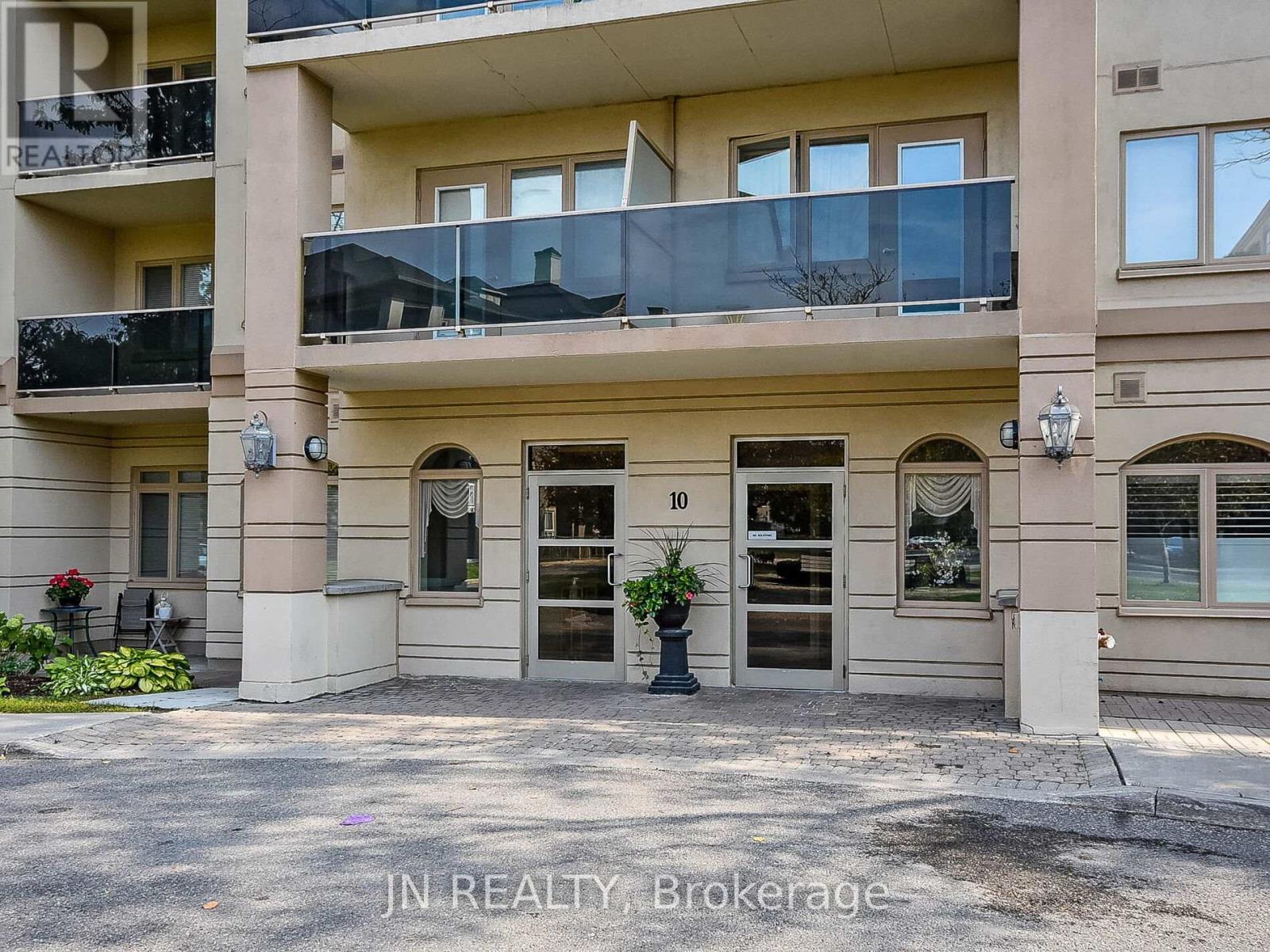 109 - 10 Dayspring Circle, Brampton, ON - Outdoor