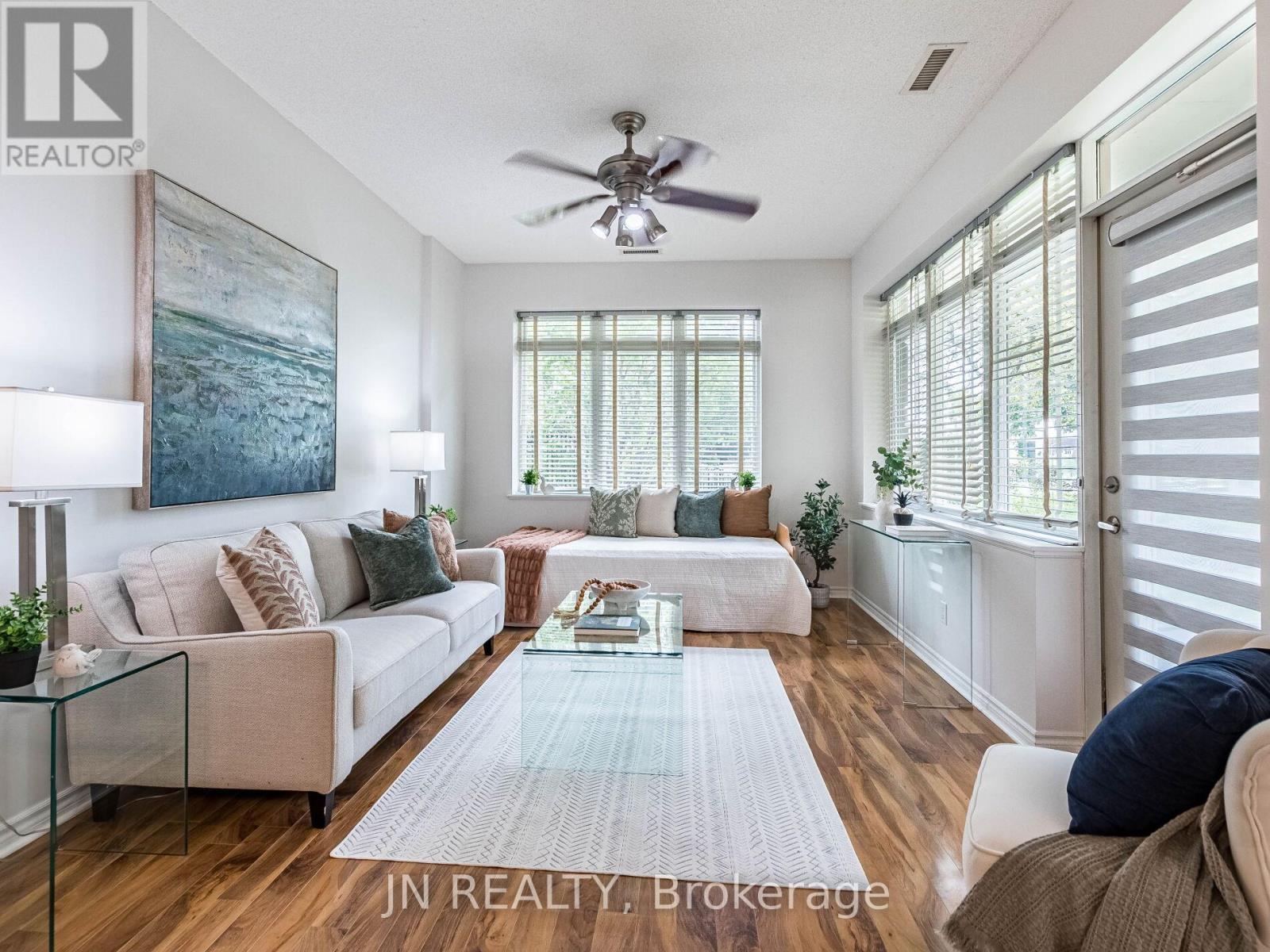 109 - 10 Dayspring Circle, Brampton, ON - Indoor Photo Showing Living Room