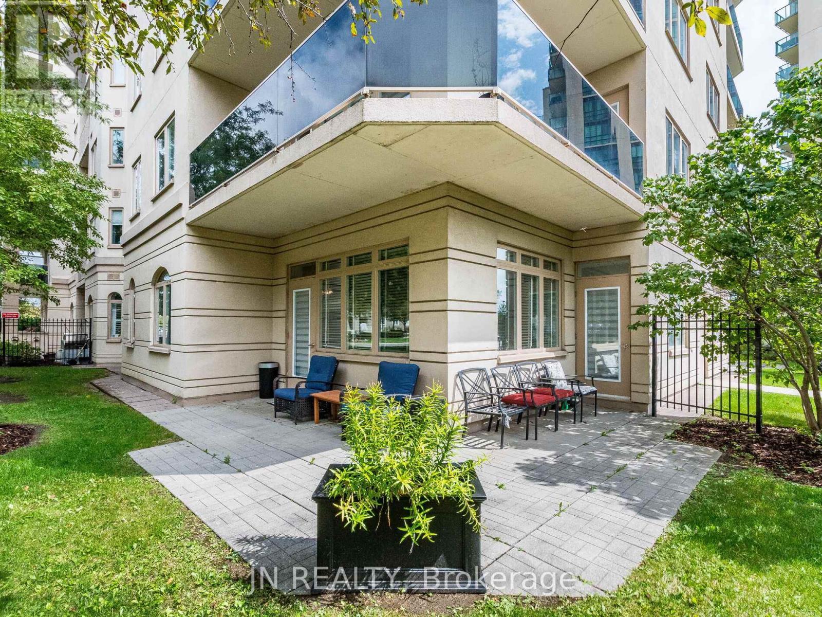 109 - 10 Dayspring Circle, Brampton, ON - Outdoor