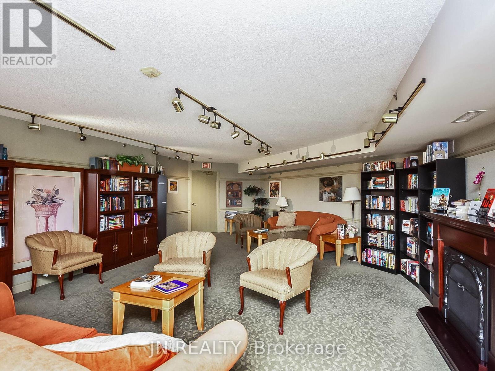 109 - 10 Dayspring Circle, Brampton, ON - Indoor