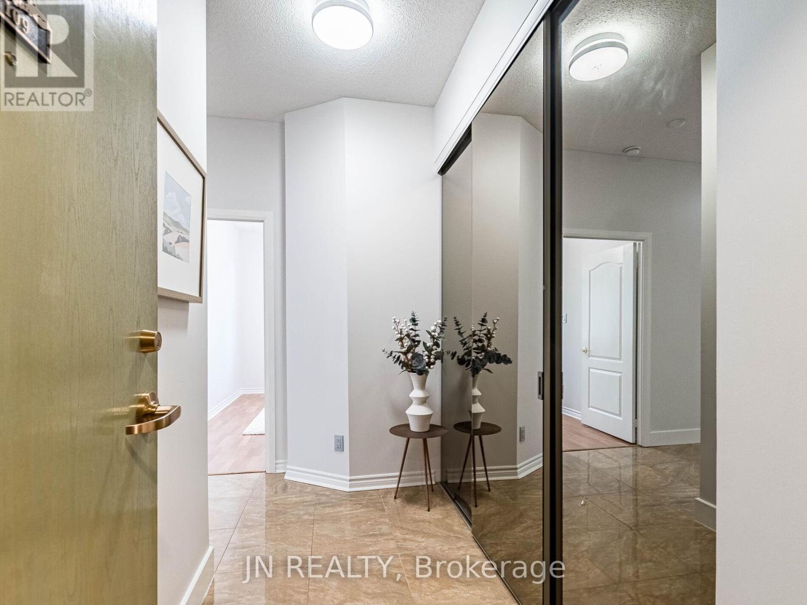 109 - 10 Dayspring Circle, Brampton, ON - Indoor Photo Showing Other Room