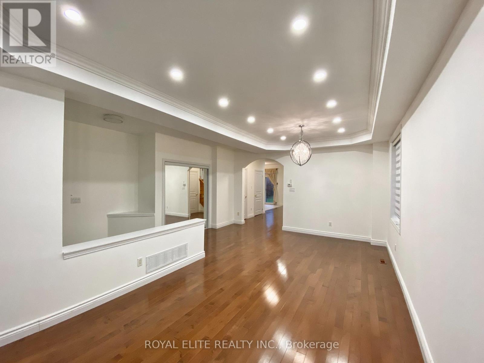 26 Starhill Crescent, Markham, ON - Indoor Photo Showing Other Room