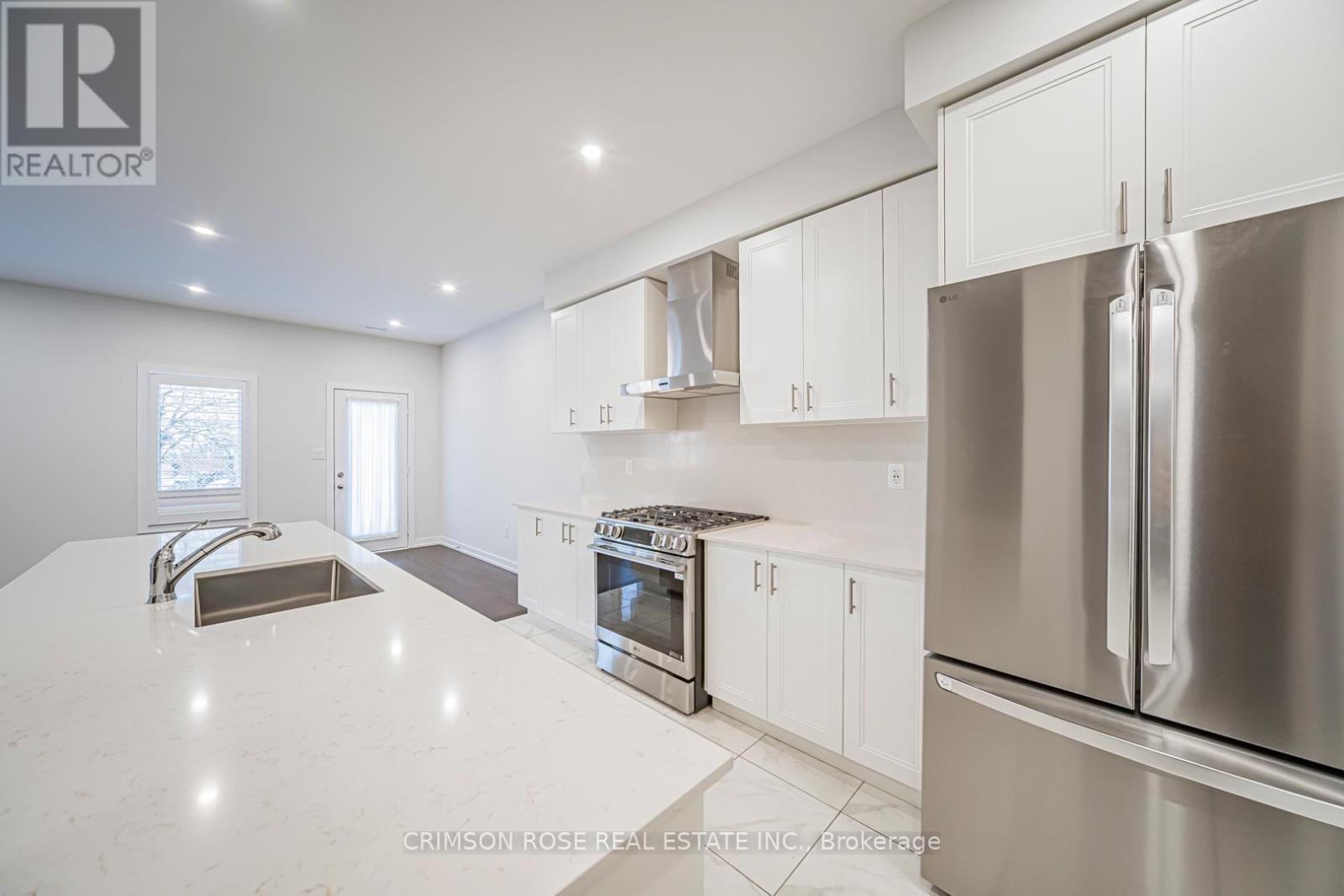 Upper Unit - 59 Danielle Moore Circle, Toronto, ON - Indoor Photo Showing Kitchen With Upgraded Kitchen