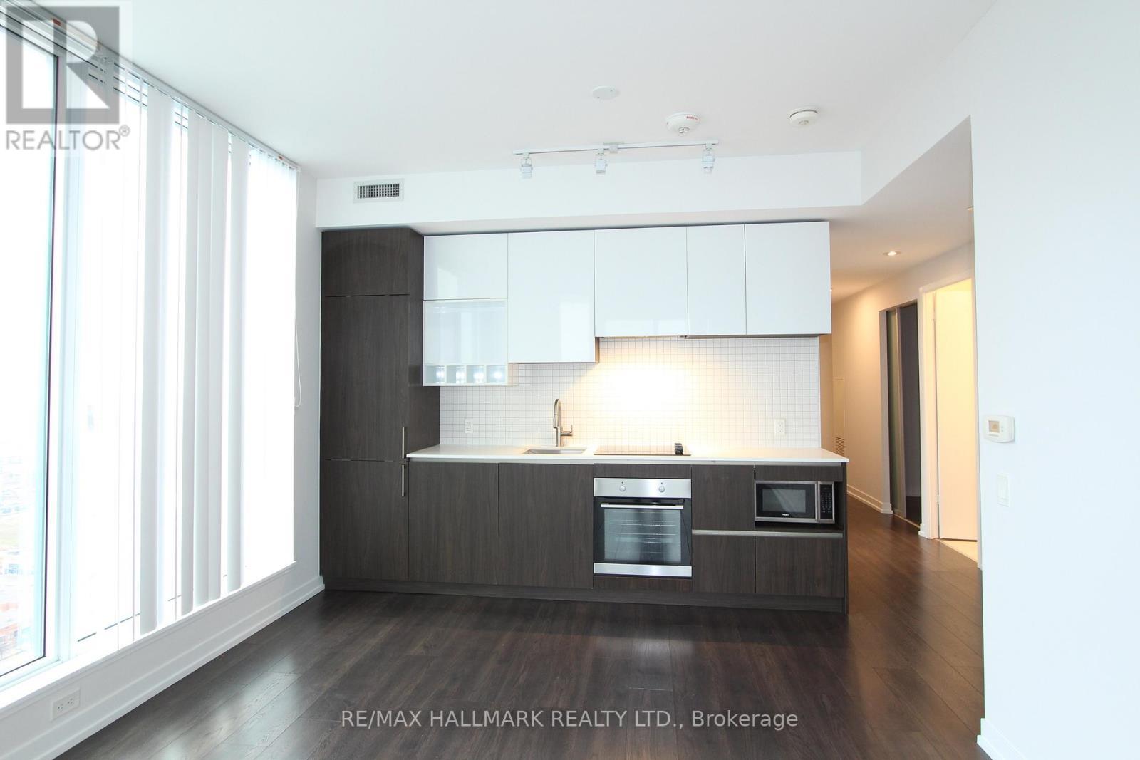 4009 - 5 Buttermill Avenue, Vaughan, ON - Indoor Photo Showing Kitchen