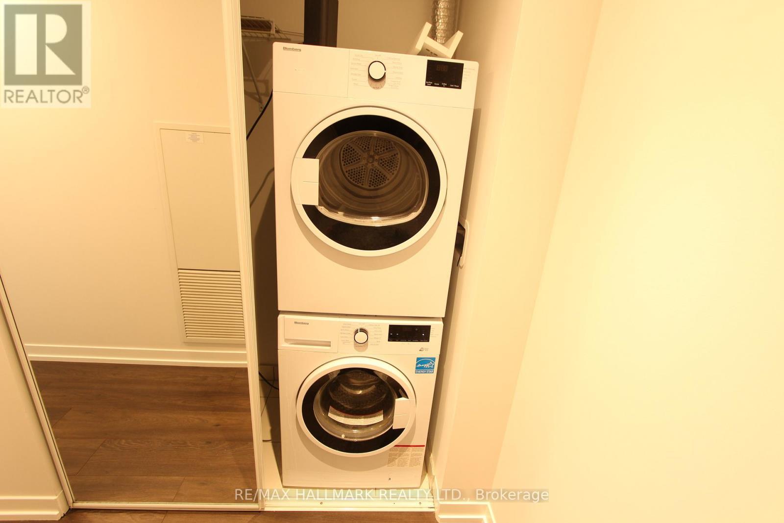 4009 - 5 Buttermill Avenue, Vaughan, ON - Indoor Photo Showing Laundry Room