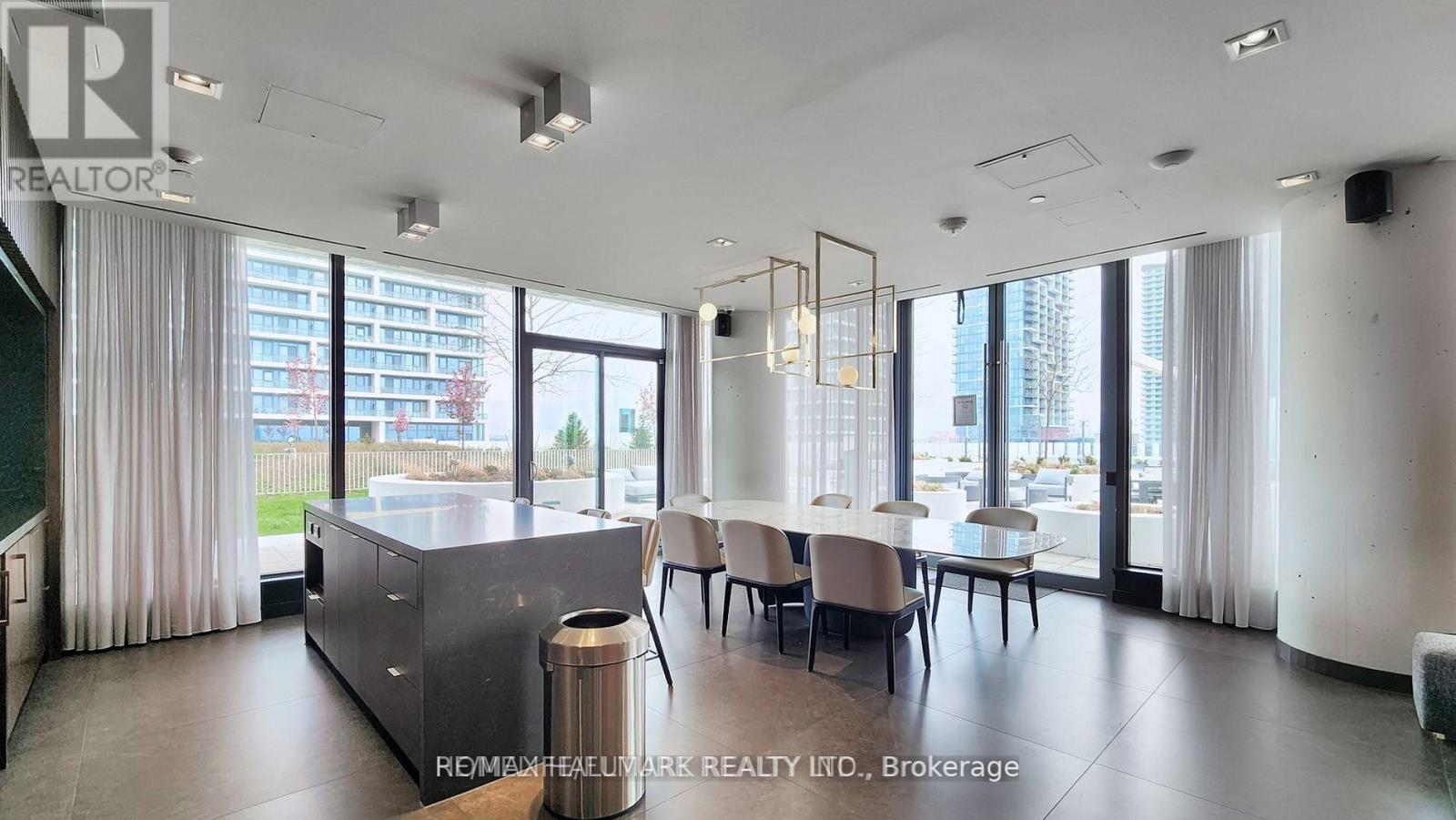 4009 - 5 Buttermill Avenue, Vaughan, ON - Indoor Photo Showing Dining Room