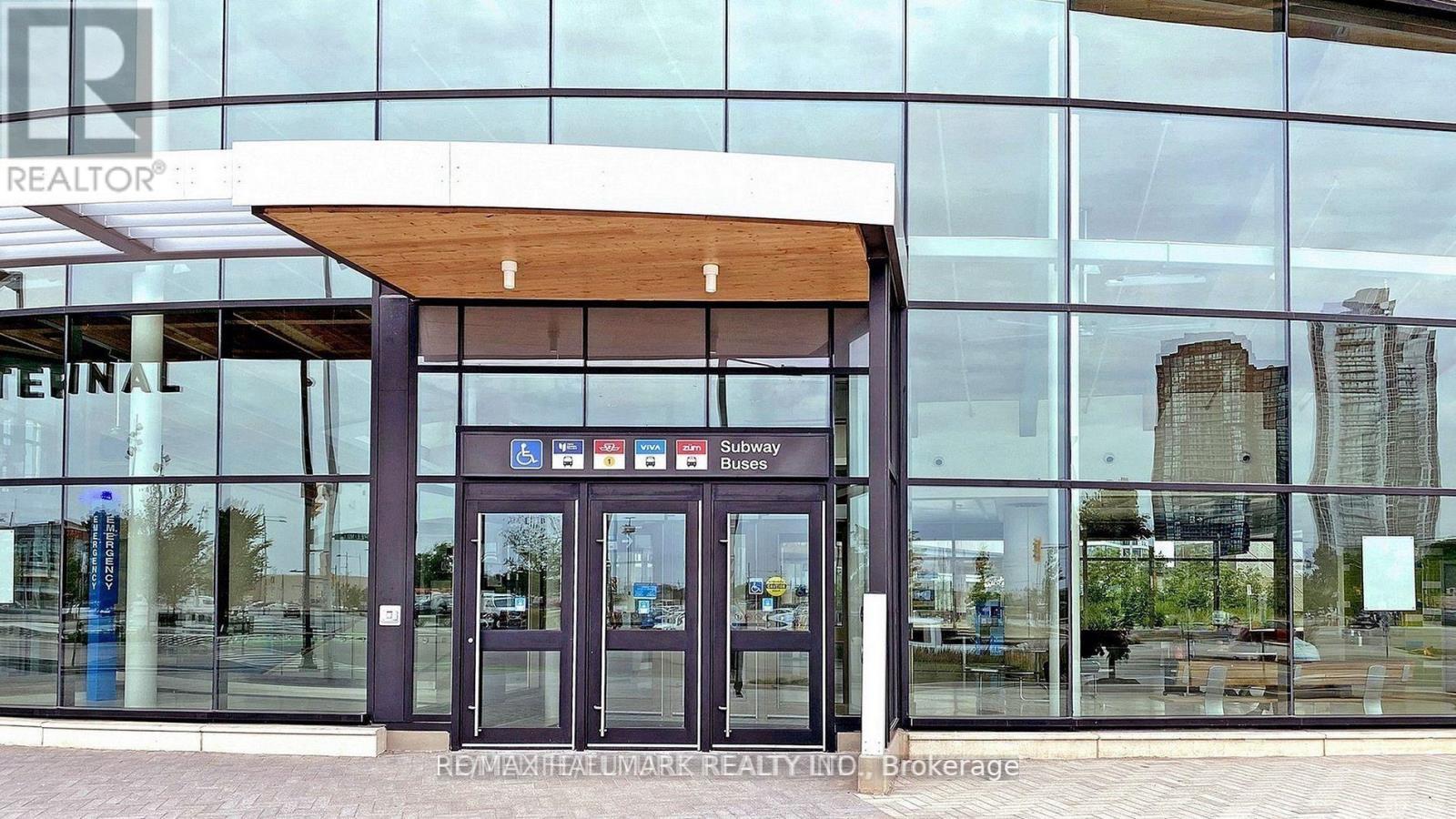 4009 - 5 Buttermill Avenue, Vaughan, ON - Indoor Photo Showing Other Room