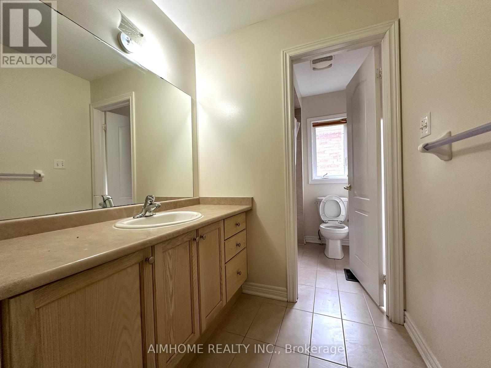 1171 Mctavish Drive, Newmarket, ON - Indoor Photo Showing Bathroom