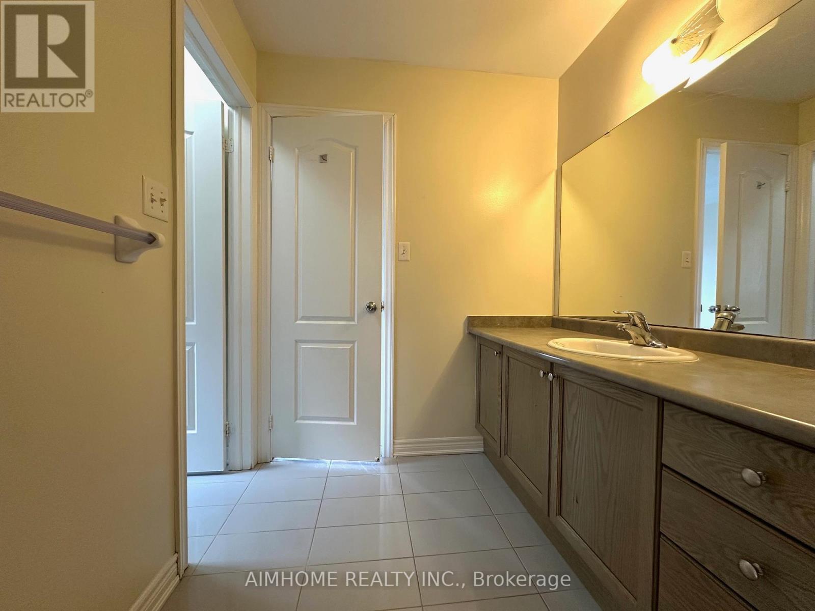 1171 Mctavish Drive, Newmarket, ON - Indoor Photo Showing Bathroom