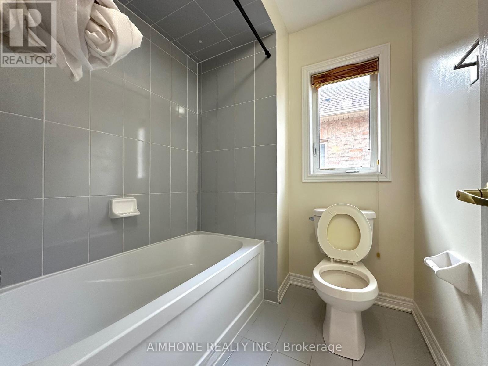 1171 Mctavish Drive, Newmarket, ON - Indoor Photo Showing Bathroom