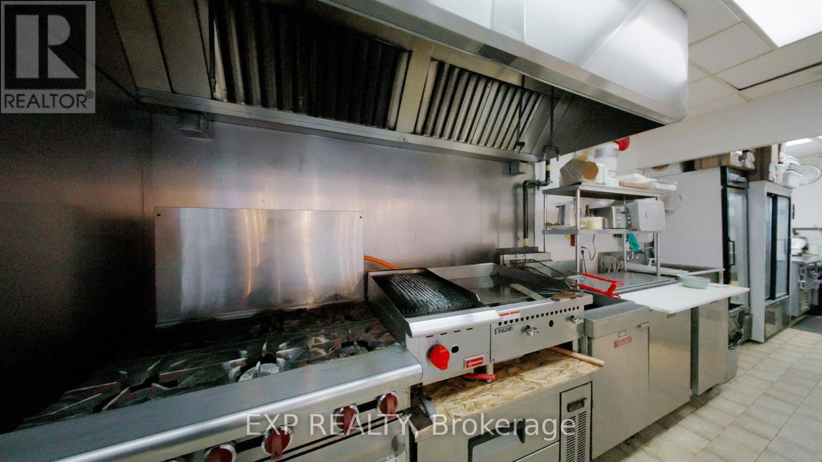 4 - 146 Citation Drive, Vaughan, ON