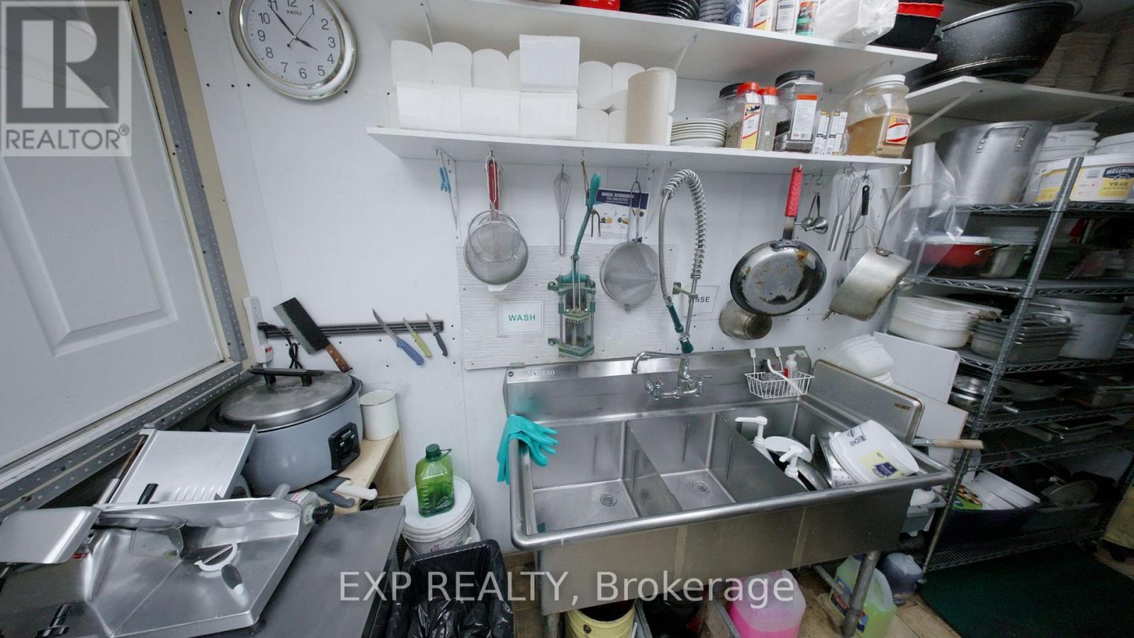 4 - 146 Citation Drive, Vaughan, ON