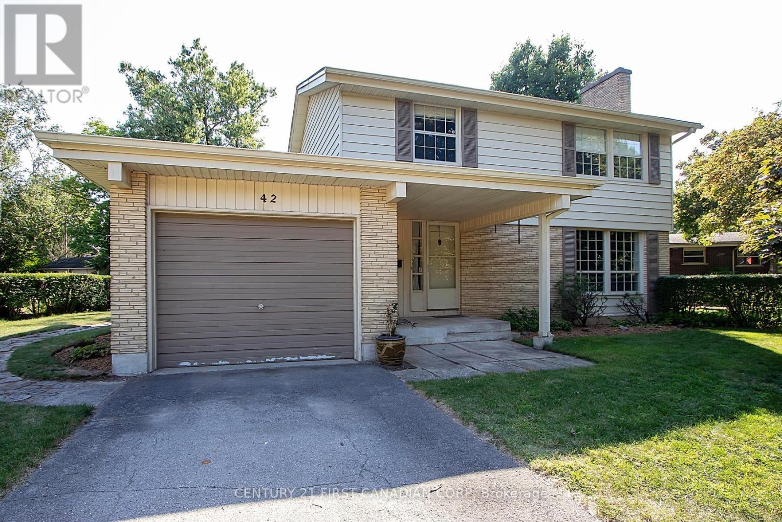 42 Naomee Crescent, London North (North O), ON - Outdoor With Facade