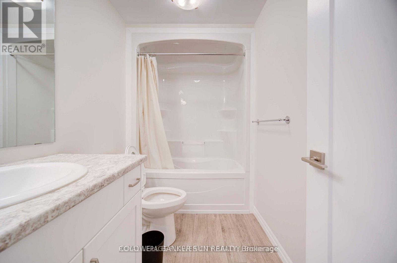 80 Keba Crescent, Tillsonburg, ON - Indoor Photo Showing Bathroom