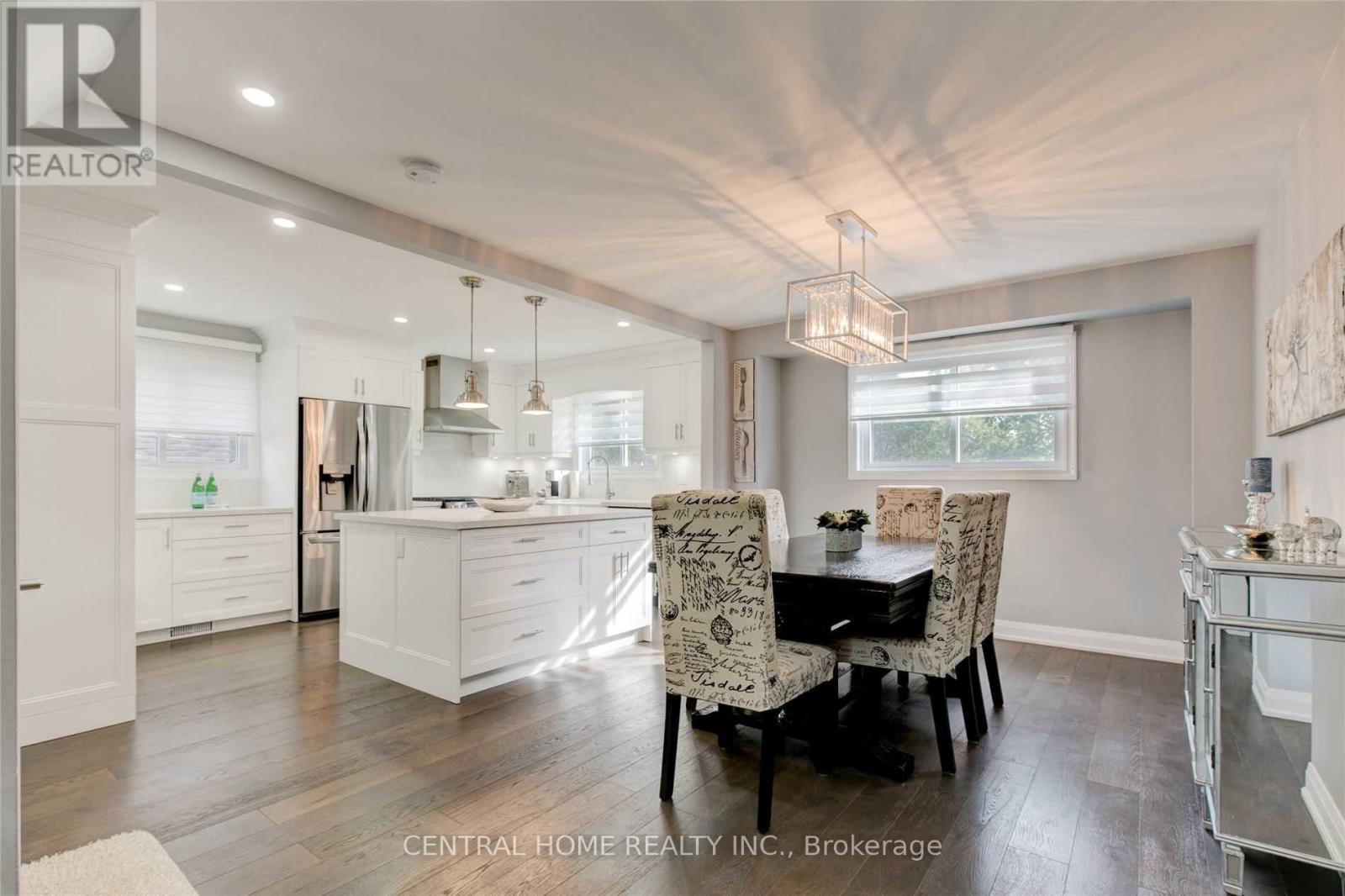 72 Eastman Crescent, Newmarket, ON - Indoor Photo Showing Dining Room