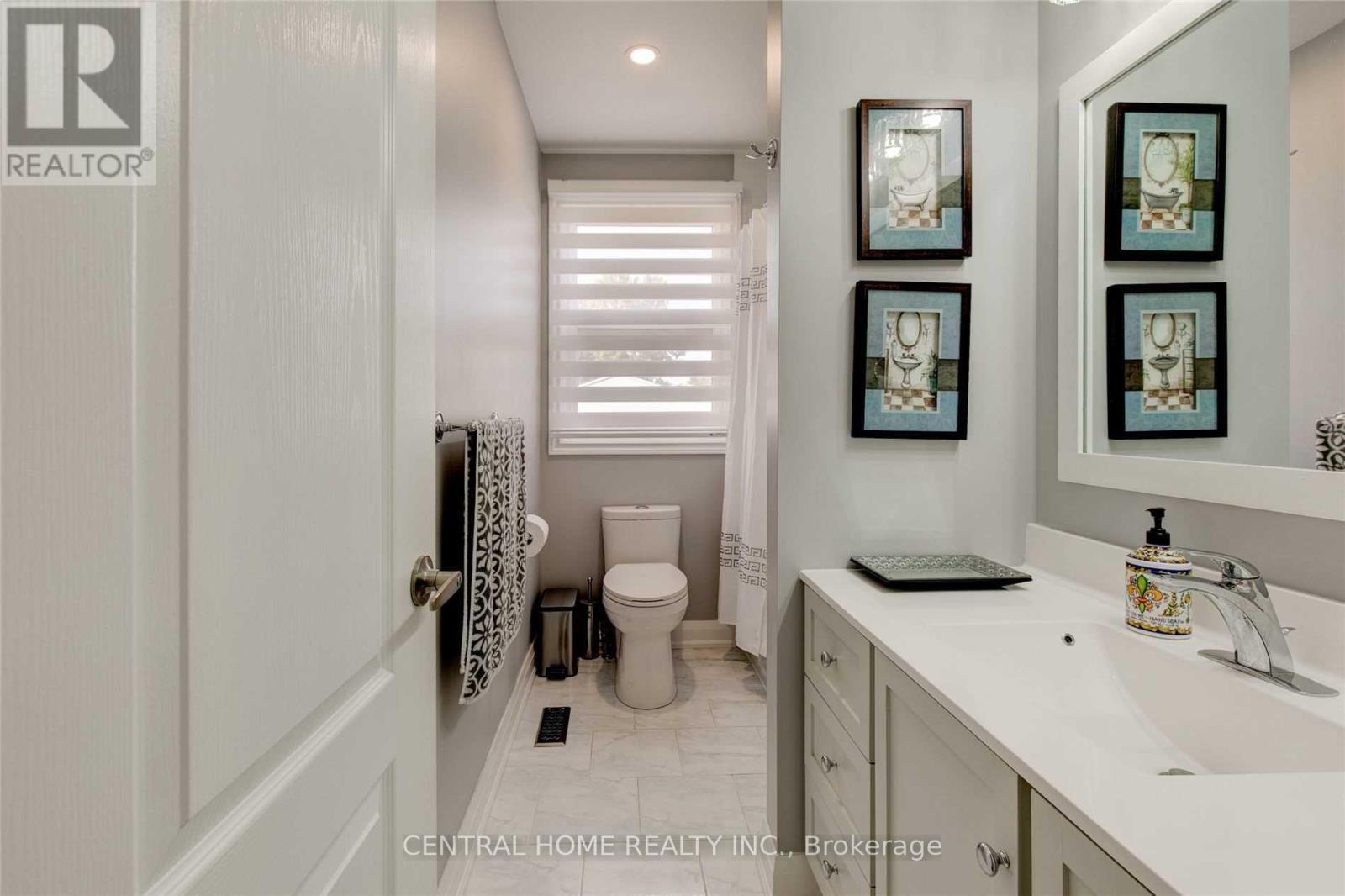 72 Eastman Crescent, Newmarket, ON - Indoor Photo Showing Bathroom