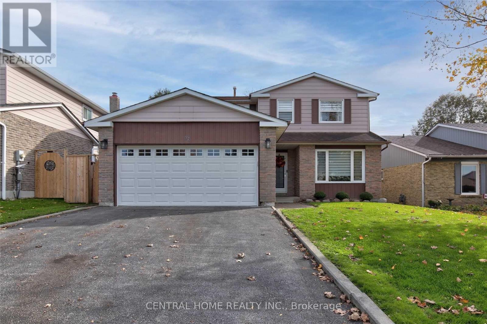 72 Eastman Crescent, Newmarket, ON - Outdoor With Facade