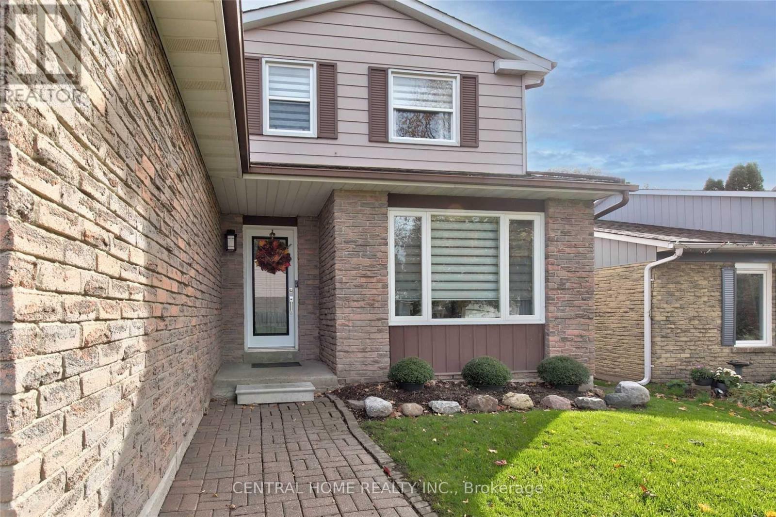 72 Eastman Crescent, Newmarket, ON - Outdoor