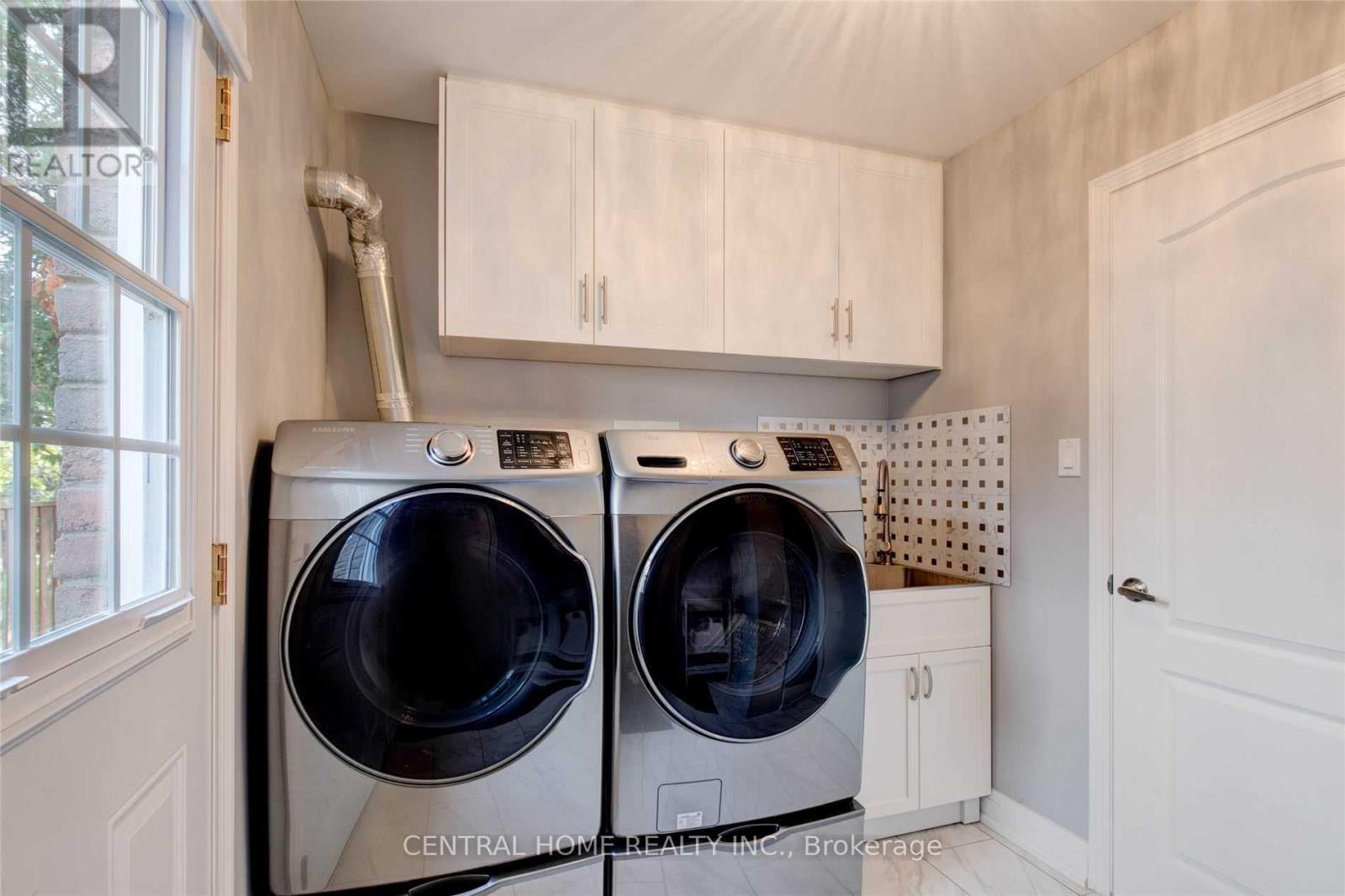 72 Eastman Crescent, Newmarket, ON - Indoor Photo Showing Laundry Room