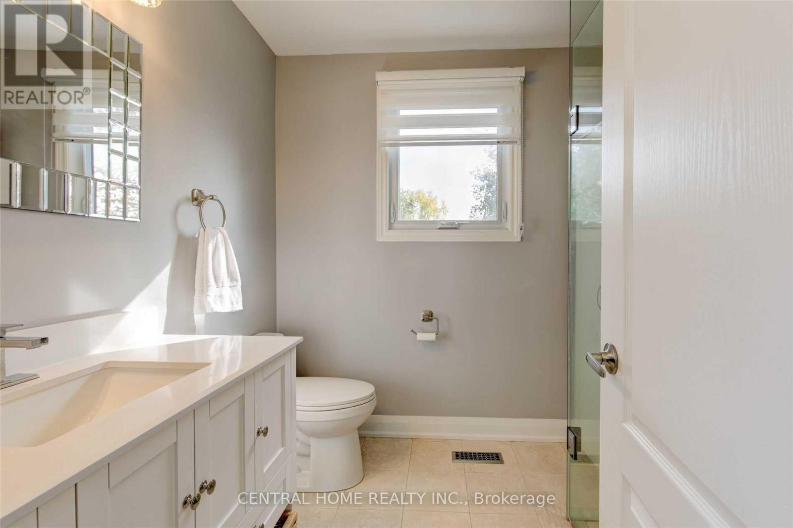 72 Eastman Crescent, Newmarket, ON - Indoor Photo Showing Bathroom