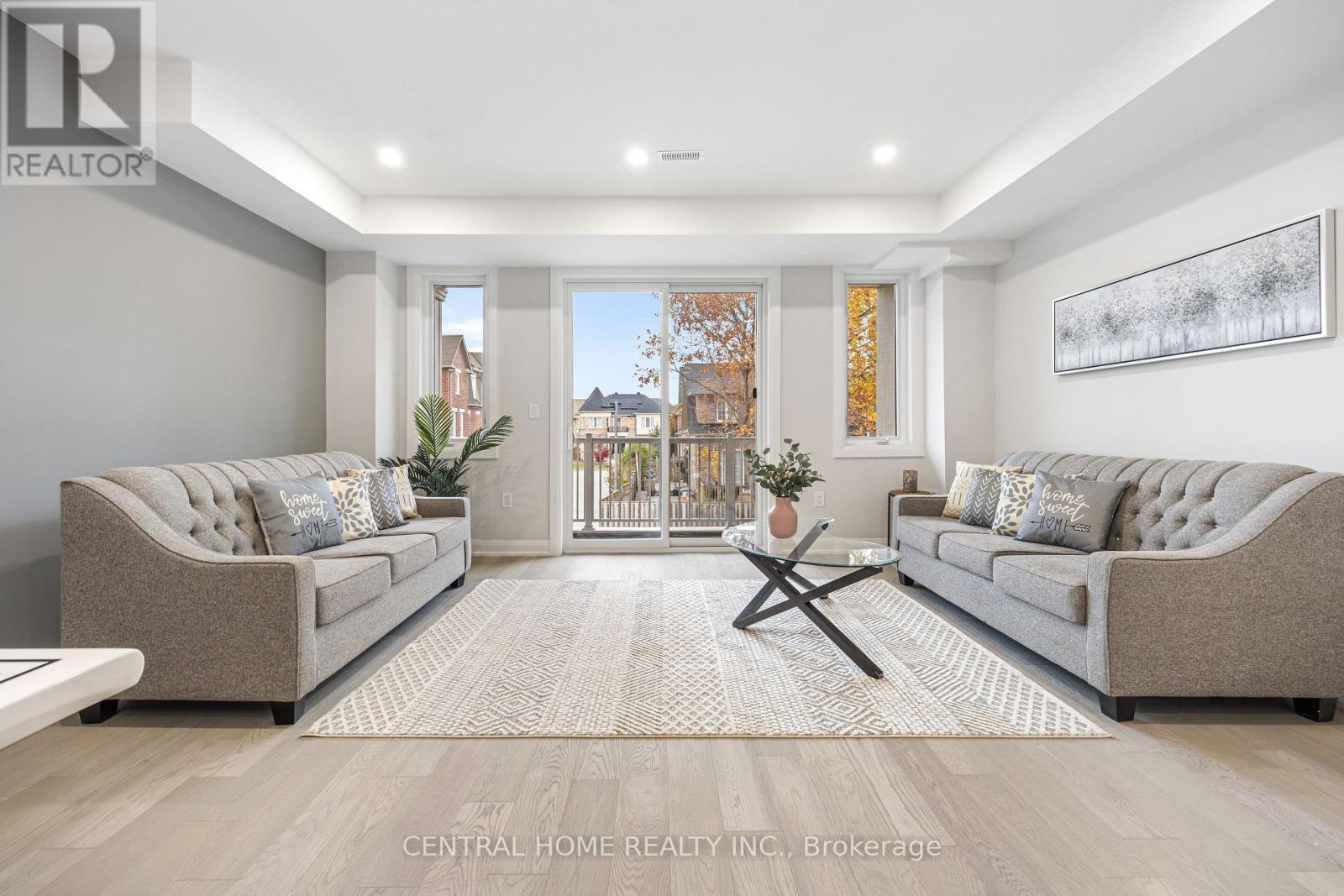 2954 Elgin Mills Rd E Elgin Mills Road E, Markham, ON - Indoor Photo Showing Living Room