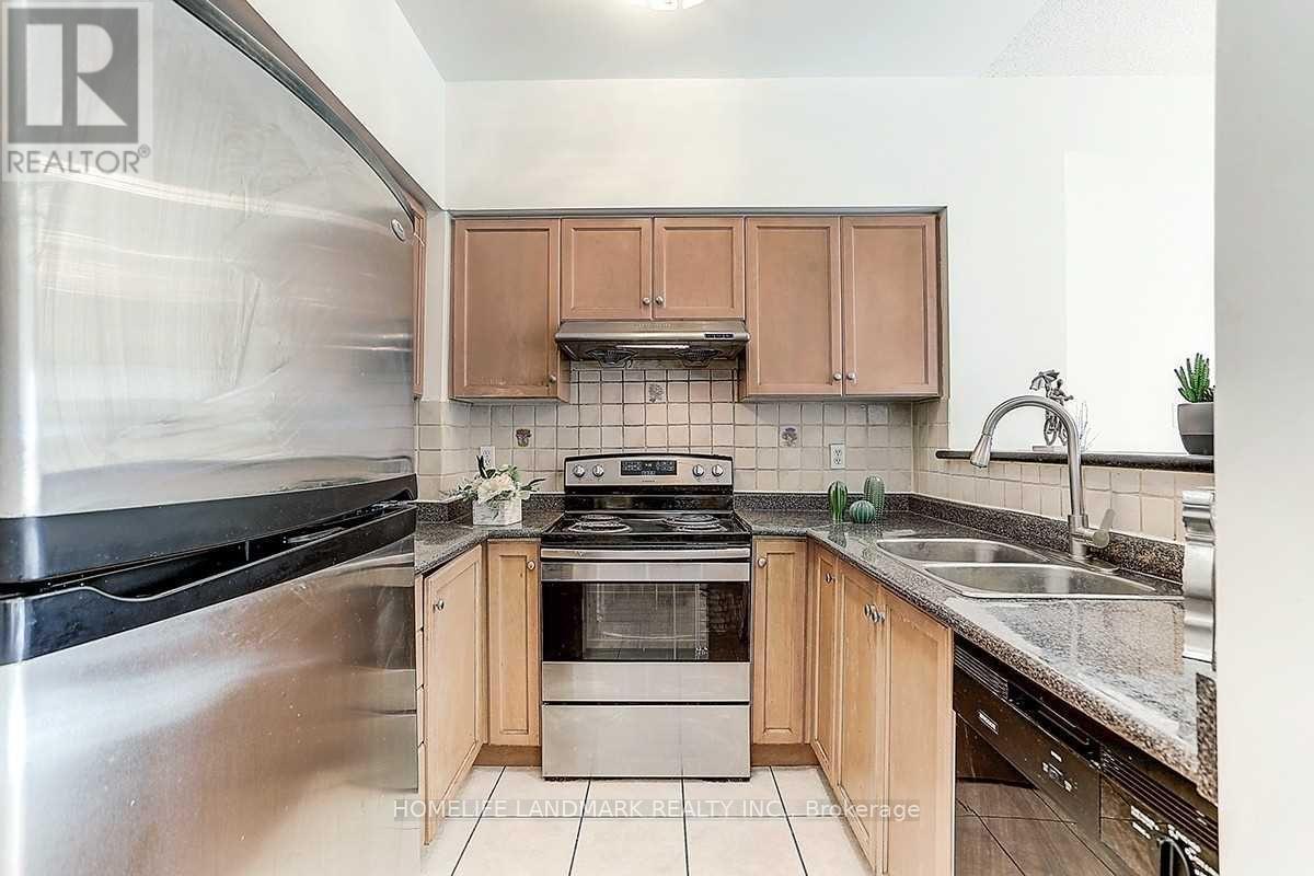 5 - 21 St Moritz Way, Markham, ON - Indoor Photo Showing Kitchen With Double Sink