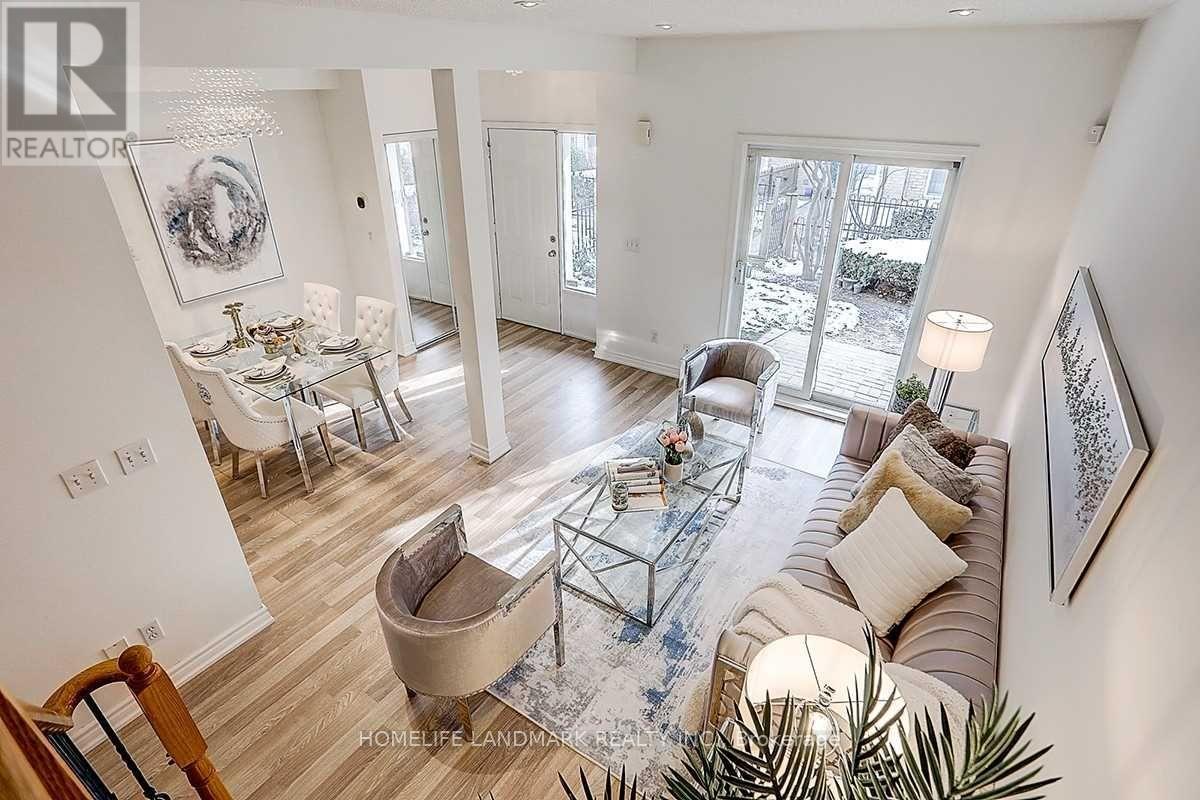 5 - 21 St Moritz Way, Markham, ON - Indoor Photo Showing Living Room