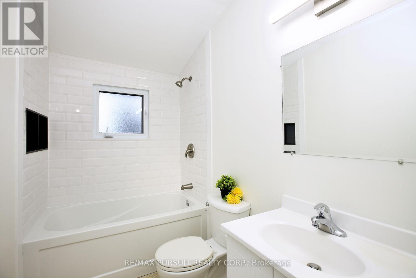 409 Mccamus Avenue, Temiskaming Shores (New Liskeard), ON - Indoor Photo Showing Bathroom