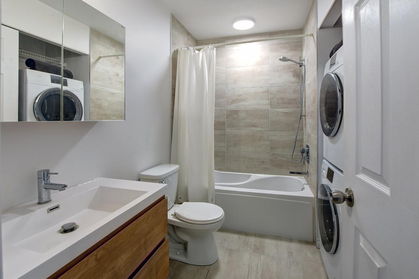 Bathroom - 732 Ch. Des Éperviers, Piedmont, QC - Indoor Photo Showing Laundry Room