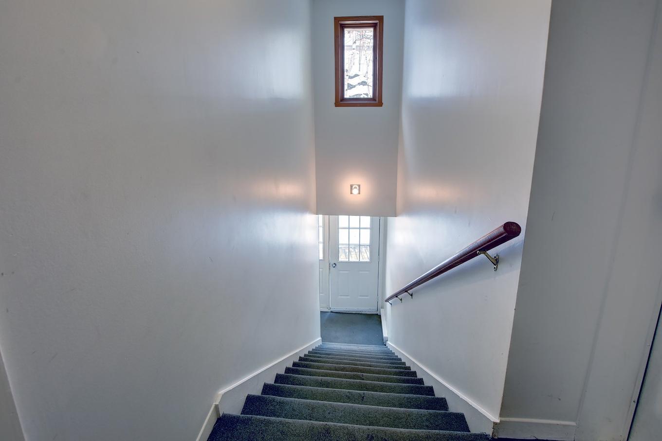 Hall - 732 Ch. Des Éperviers, Piedmont, QC - Indoor Photo Showing Other Room