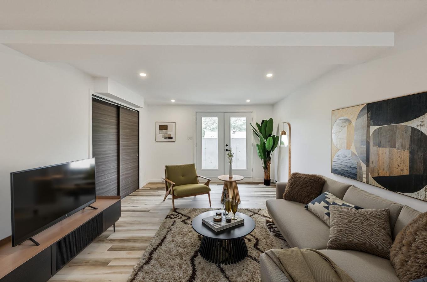 Intergenerational - 750 5E Rang, Sainte-Julienne, QC - Indoor Photo Showing Living Room