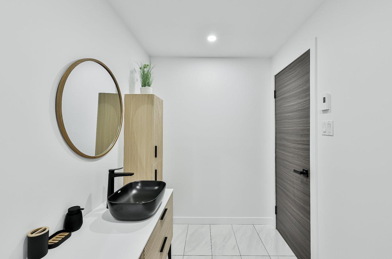 Intergenerational - 750 5E Rang, Sainte-Julienne, QC - Indoor