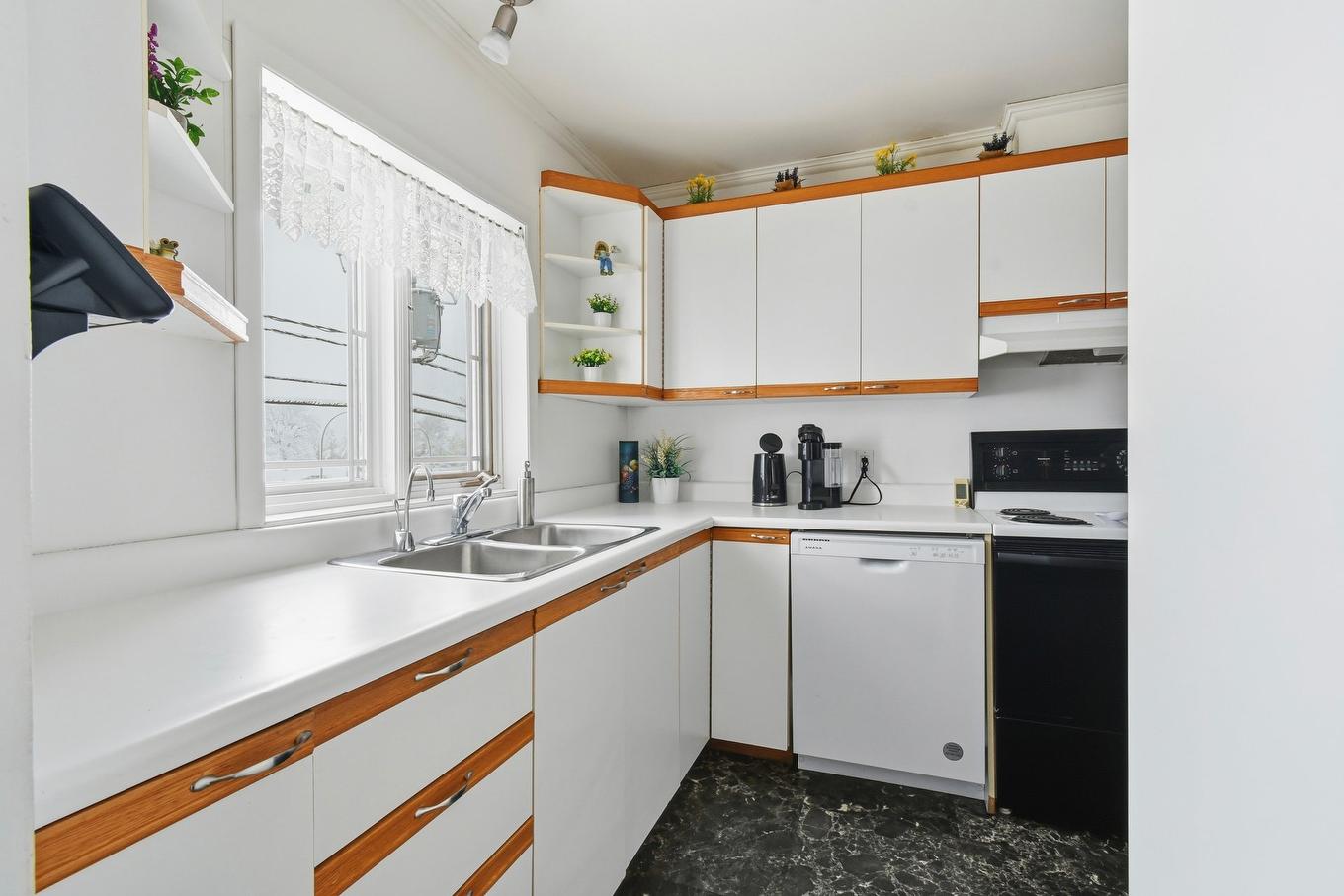 Kitchen - 3860 - 3882 Ch. St-Roch, Sorel-Tracy, QC - Indoor Photo Showing Kitchen With Double Sink