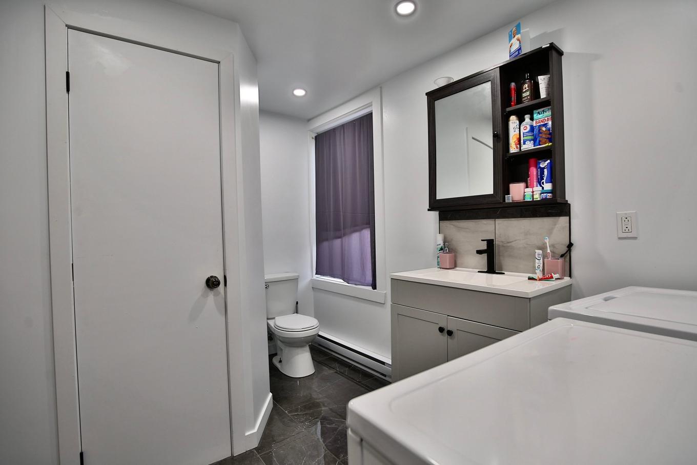 Bathroom - 626 - 632 Rue Marquette, Longueuil (Le Vieux-Longueuil), QC - Indoor