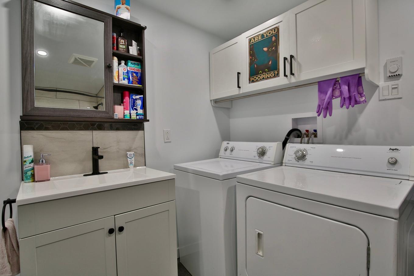 Bathroom - 626 - 632 Rue Marquette, Longueuil (Le Vieux-Longueuil), QC - Indoor Photo Showing Laundry Room
