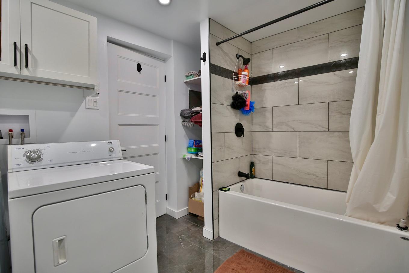 Bathroom - 626 - 632 Rue Marquette, Longueuil (Le Vieux-Longueuil), QC - Indoor Photo Showing Laundry Room