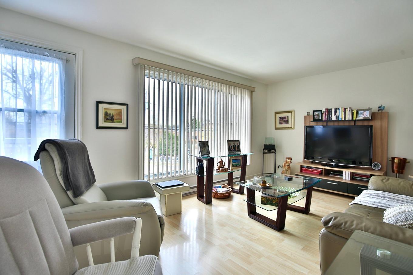 Living room - 626 - 632 Rue Marquette, Longueuil (Le Vieux-Longueuil), QC - Indoor Photo Showing Living Room