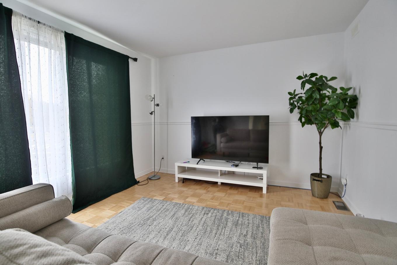 Living room - 626 - 632 Rue Marquette, Longueuil (Le Vieux-Longueuil), QC - Indoor Photo Showing Living Room