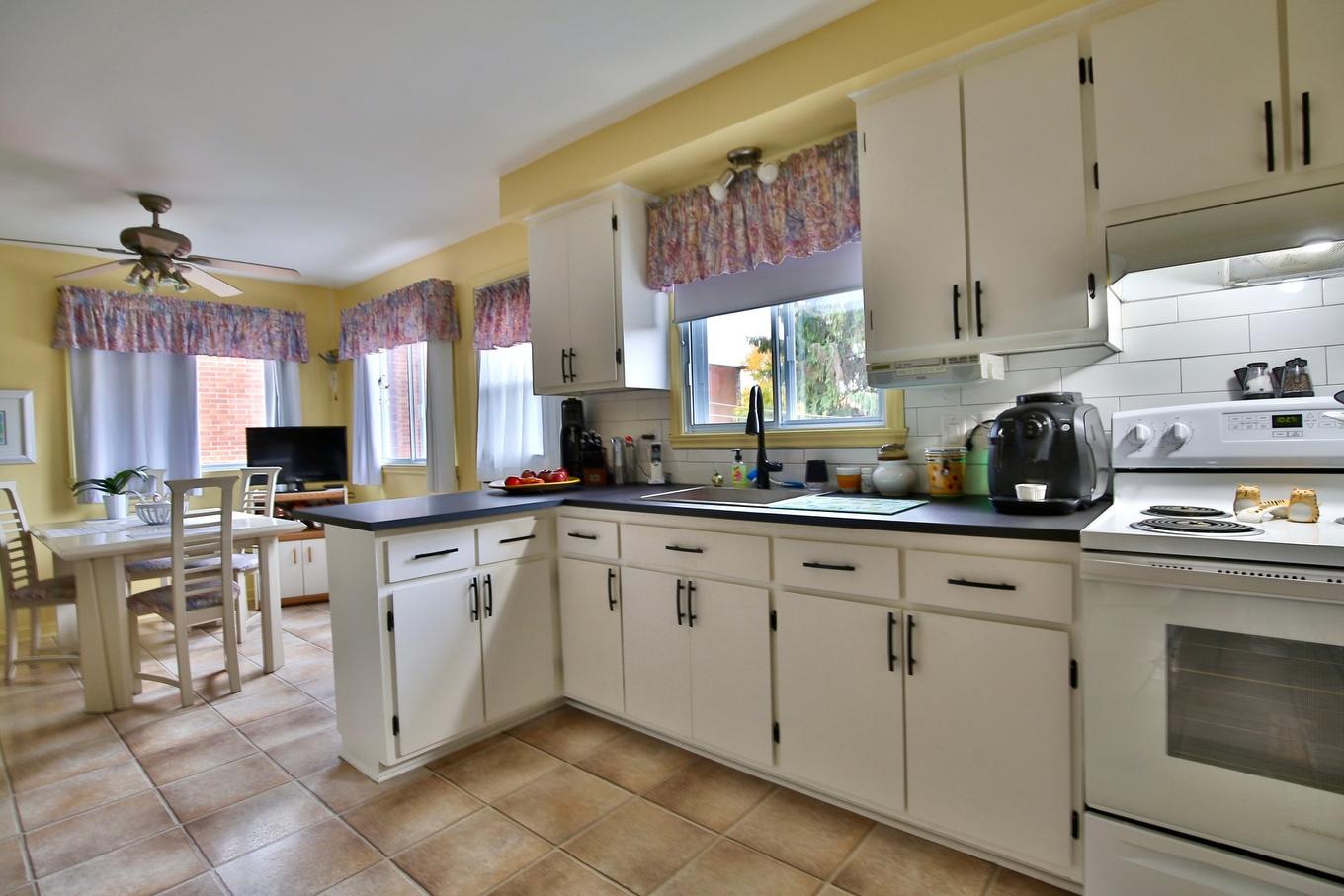 Kitchen - 626 - 632 Rue Marquette, Longueuil (Le Vieux-Longueuil), QC - Indoor Photo Showing Kitchen With Double Sink