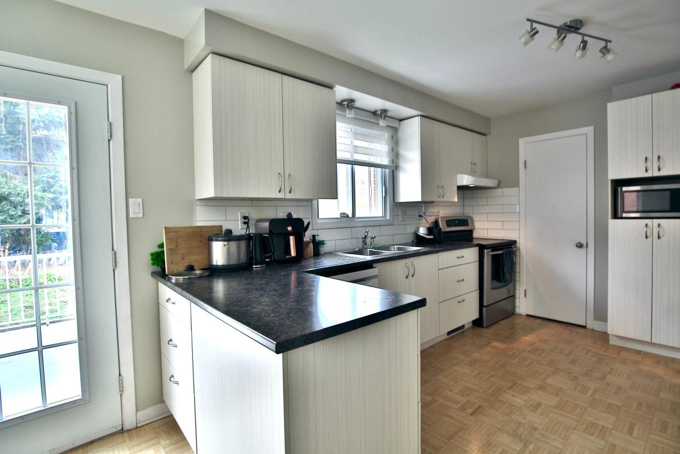 Kitchen - 626 - 632 Rue Marquette, Longueuil (Le Vieux-Longueuil), QC - Indoor Photo Showing Kitchen With Double Sink
