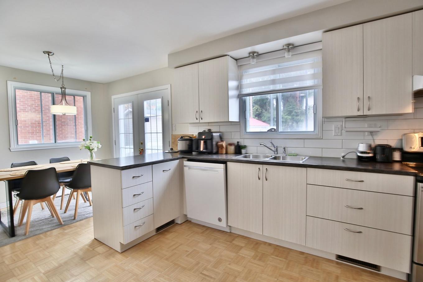 Kitchen - 626 - 632 Rue Marquette, Longueuil (Le Vieux-Longueuil), QC - Indoor Photo Showing Kitchen With Double Sink