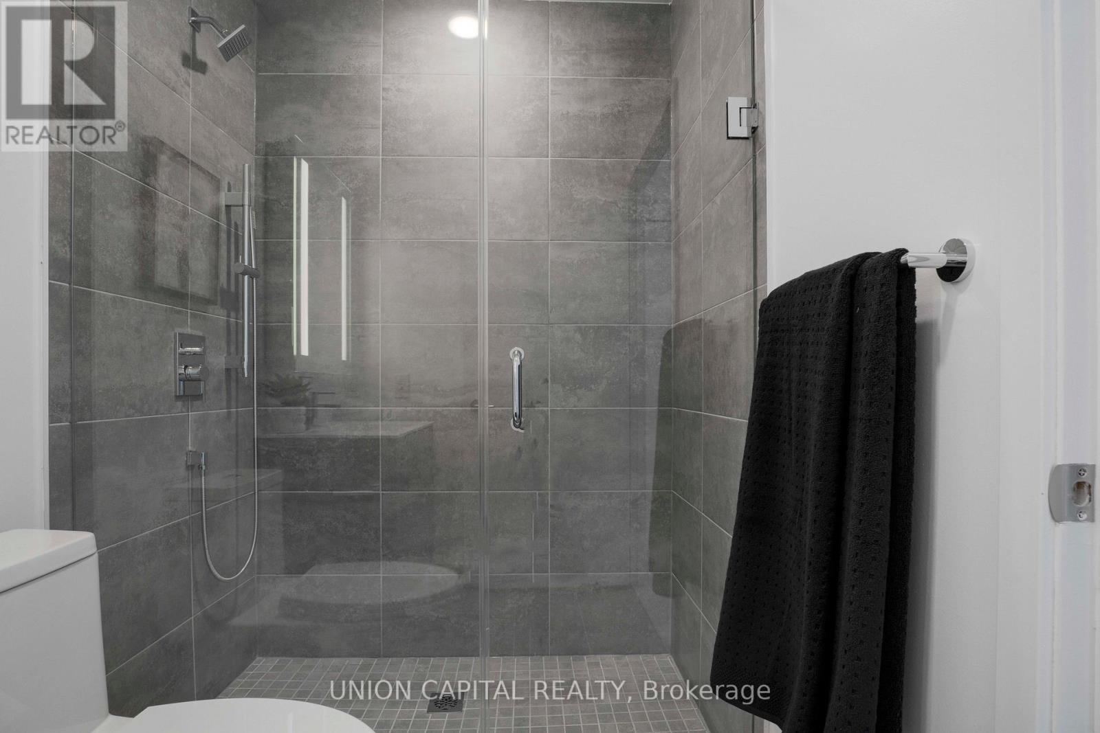 319 - 500 Dupont Street, Toronto, ON - Indoor Photo Showing Bathroom