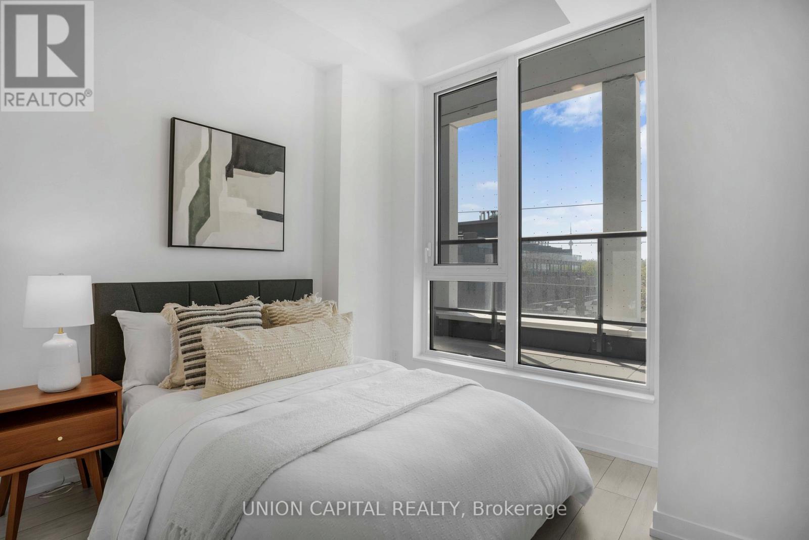 319 - 500 Dupont Street, Toronto, ON - Indoor Photo Showing Bedroom
