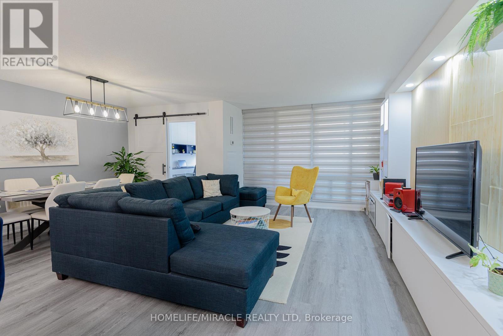 1201 - 714 The West Mall, Toronto, ON - Indoor Photo Showing Living Room