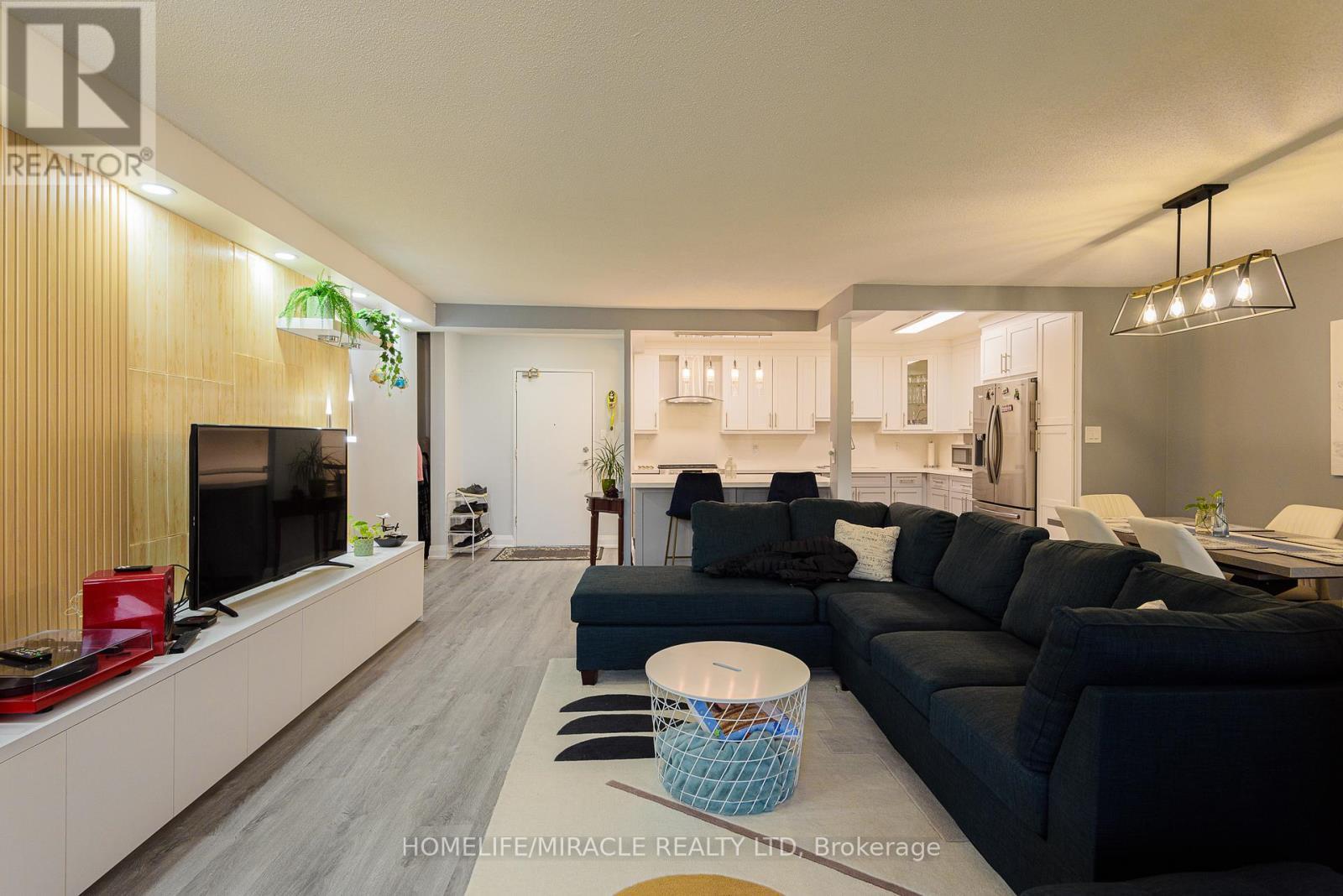 1201 - 714 The West Mall, Toronto, ON - Indoor Photo Showing Living Room