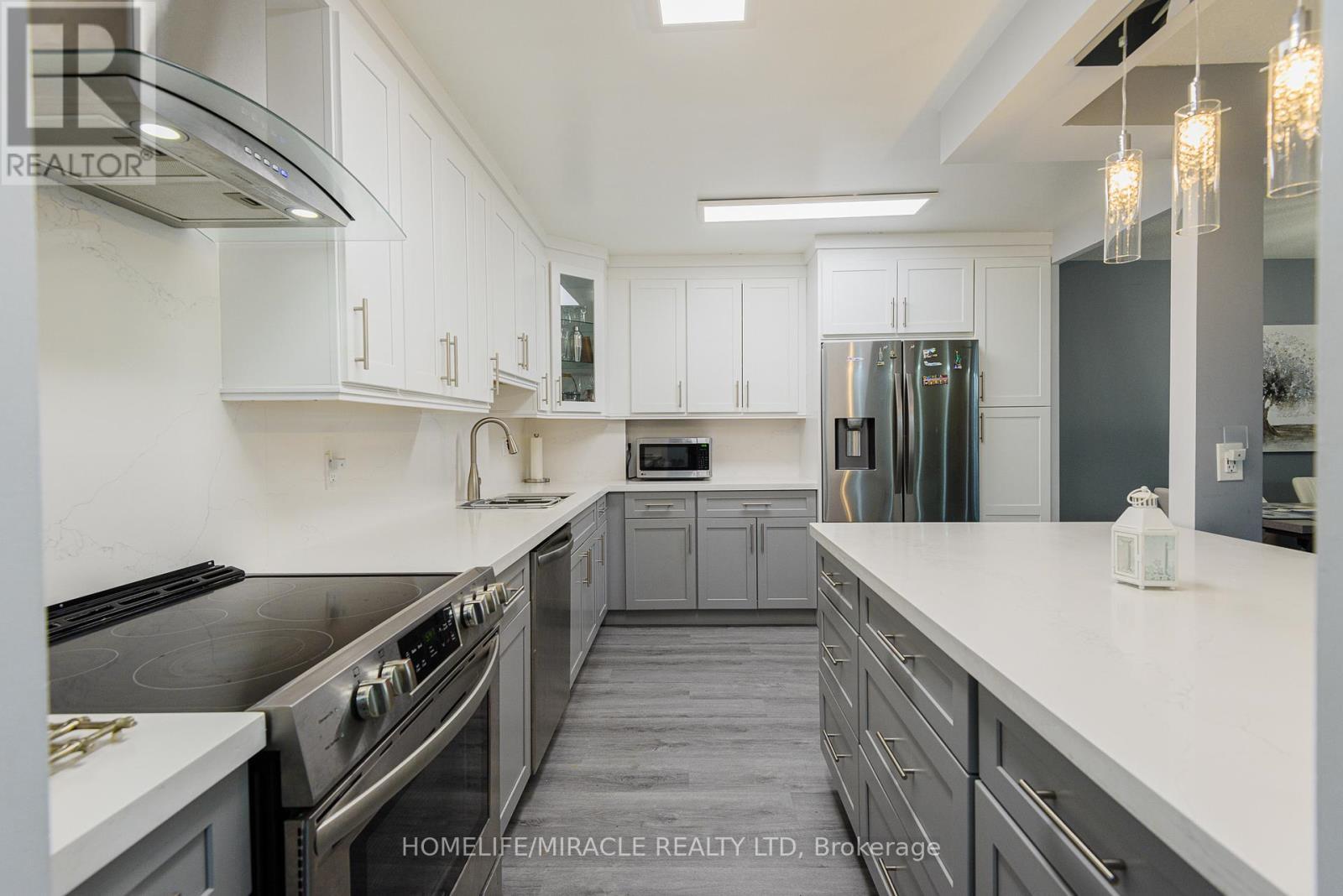 1201 - 714 The West Mall, Toronto, ON - Indoor Photo Showing Kitchen