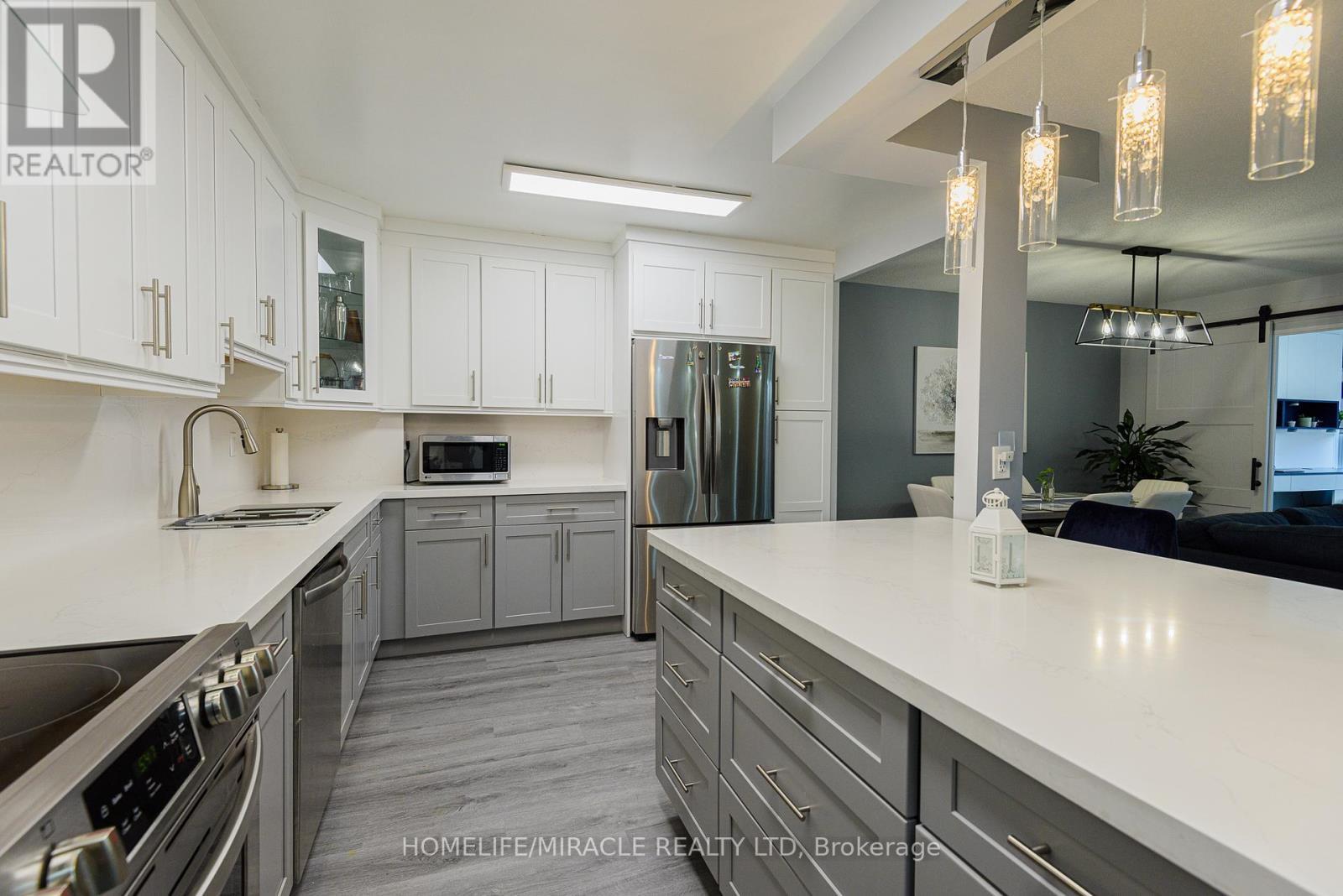 1201 - 714 The West Mall, Toronto, ON - Indoor Photo Showing Kitchen With Upgraded Kitchen